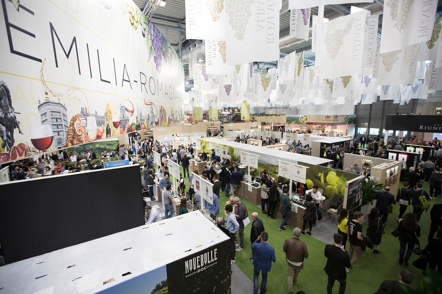 Exhibitions and fairs are a great opportunity for the Italian wineries to show themselves